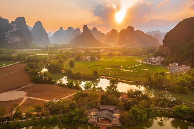 崇左旅游攻略_崇左旅游景点门票_德天瀑布免费观赏