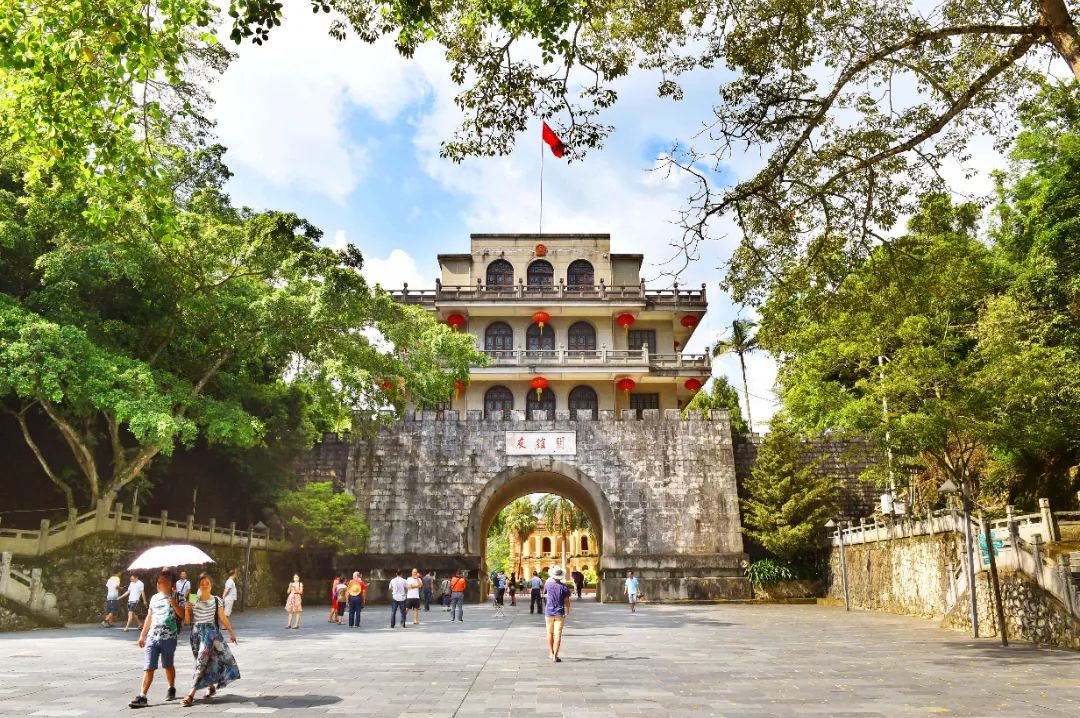 中国九大名关之一的友谊关     庞立坚摄.jpg