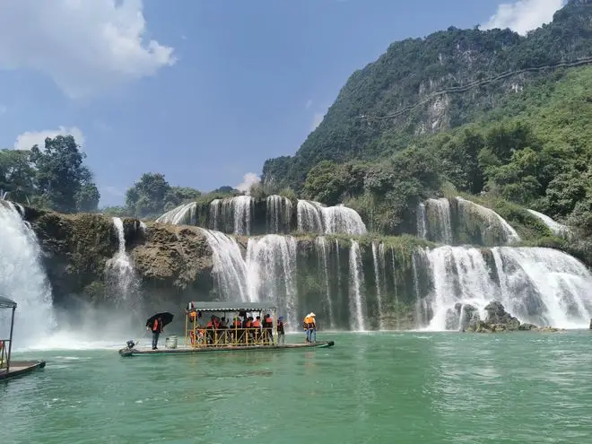 桂林阳朔北海涠洲岛河池巴马崇左德天瀑布旅游攻略_广西5天4晚全景跟团游_崇左自然风光