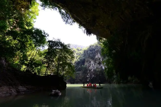桂林阳朔北海涠洲岛河池巴马崇左德天瀑布旅游攻略_广西5天4晚全景跟团游_崇左自然风光